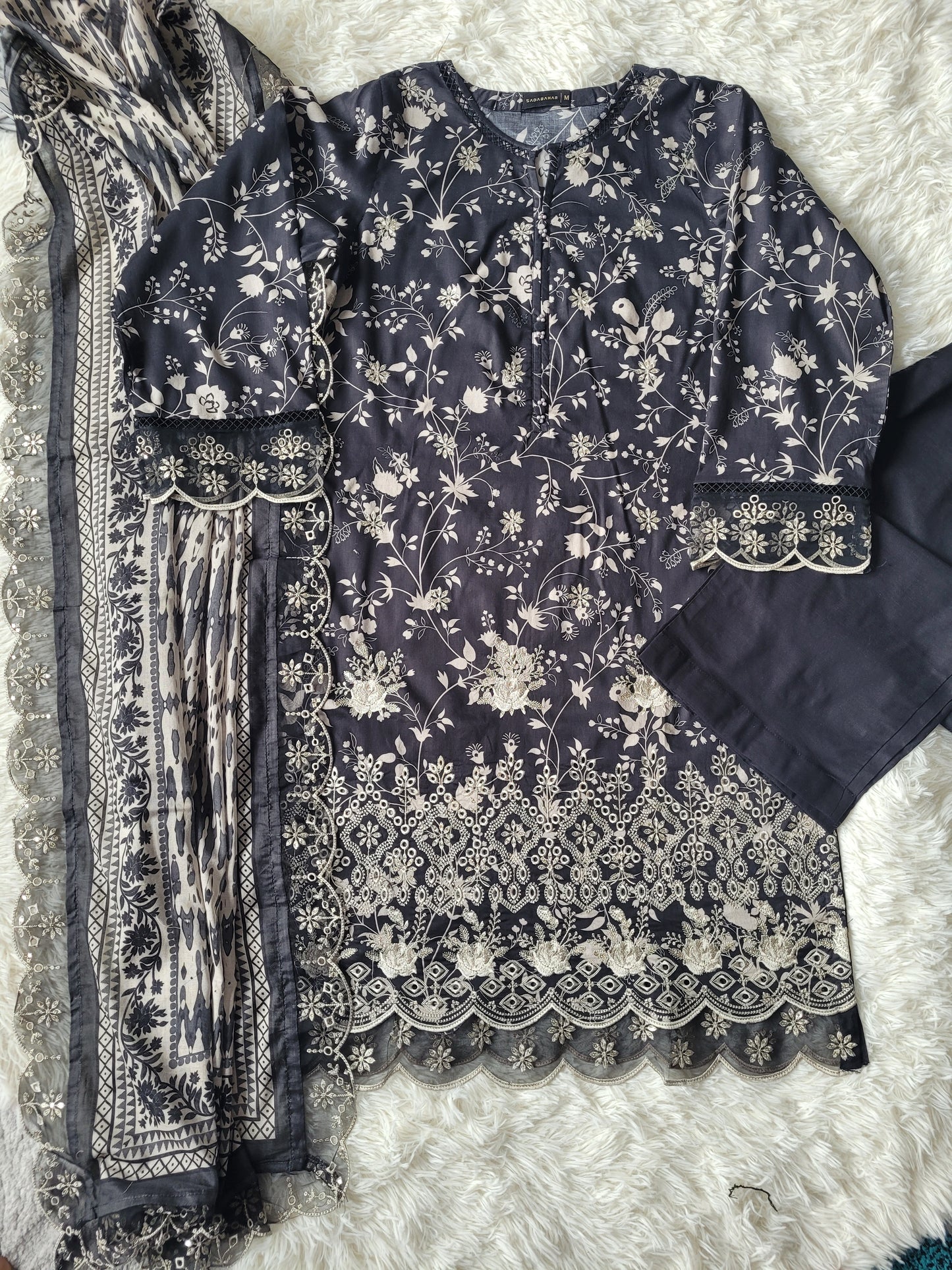 Bin Saeed Noir Elegance: Printed Lawn Suit with Scalloped Details