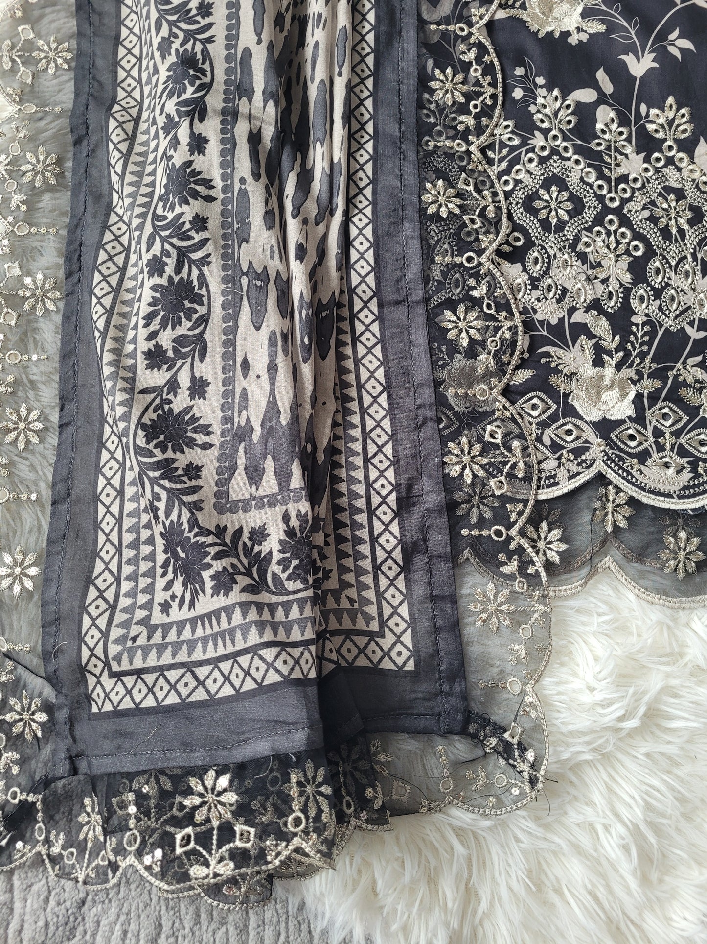 Bin Saeed Noir Elegance: Printed Lawn Suit with Scalloped Details
