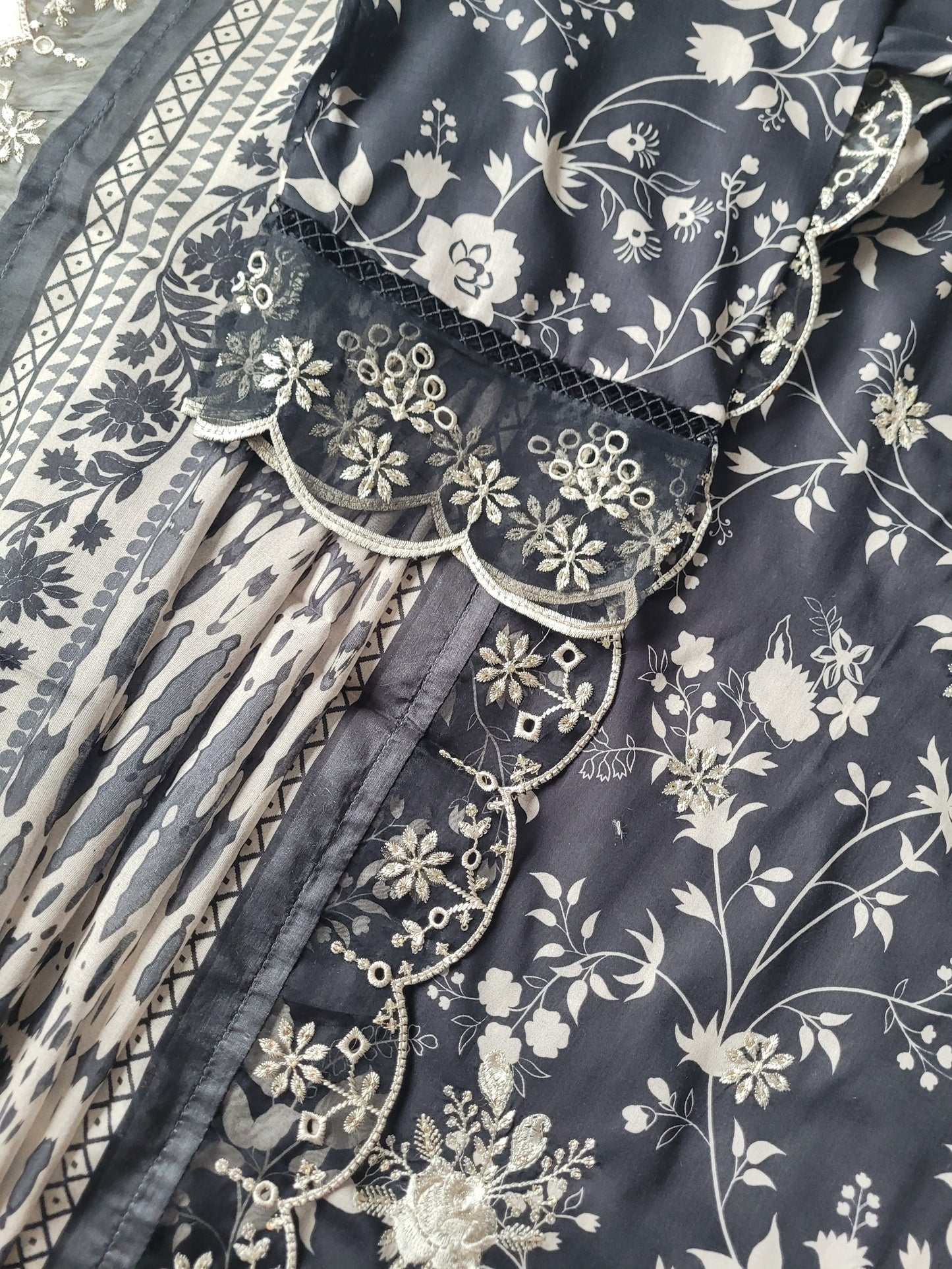 Bin Saeed Noir Elegance: Printed Lawn Suit with Scalloped Details