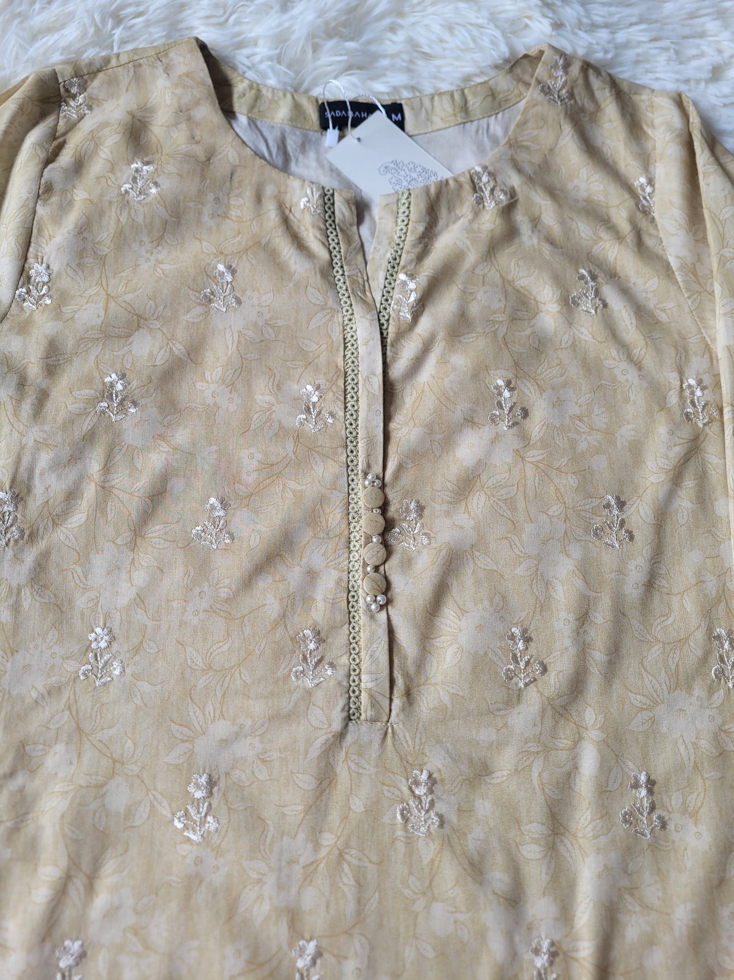 Bin Saeed Golden Hue: Ornate Printed Lawn Suit with Delicate Lace