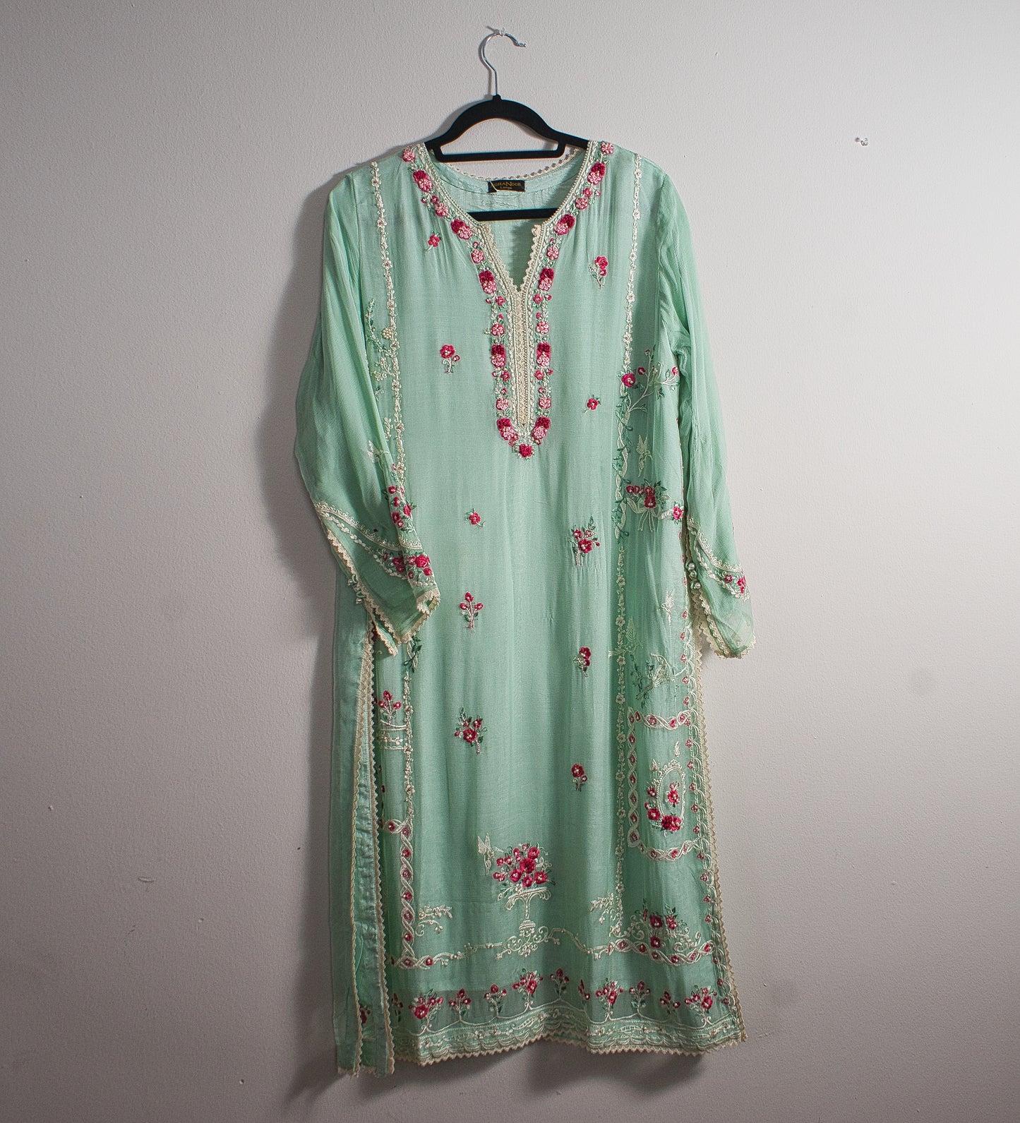 Mint Sorbet Elegance: Agha Noor Embroidered Chiffon Suit with Delicate Florals