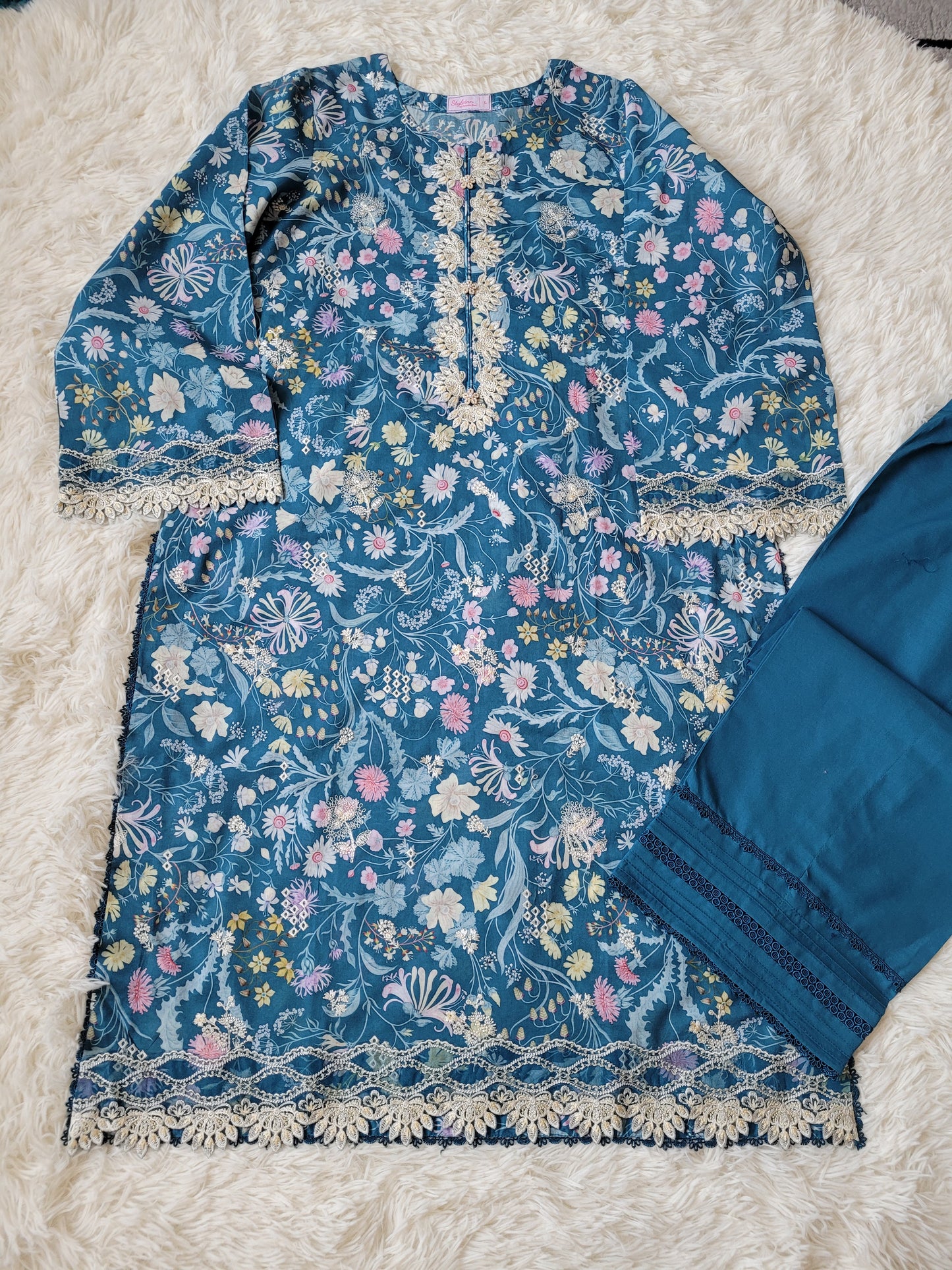 Qalamkar Teal Dream: Floral Lawn Three-Piece Suit