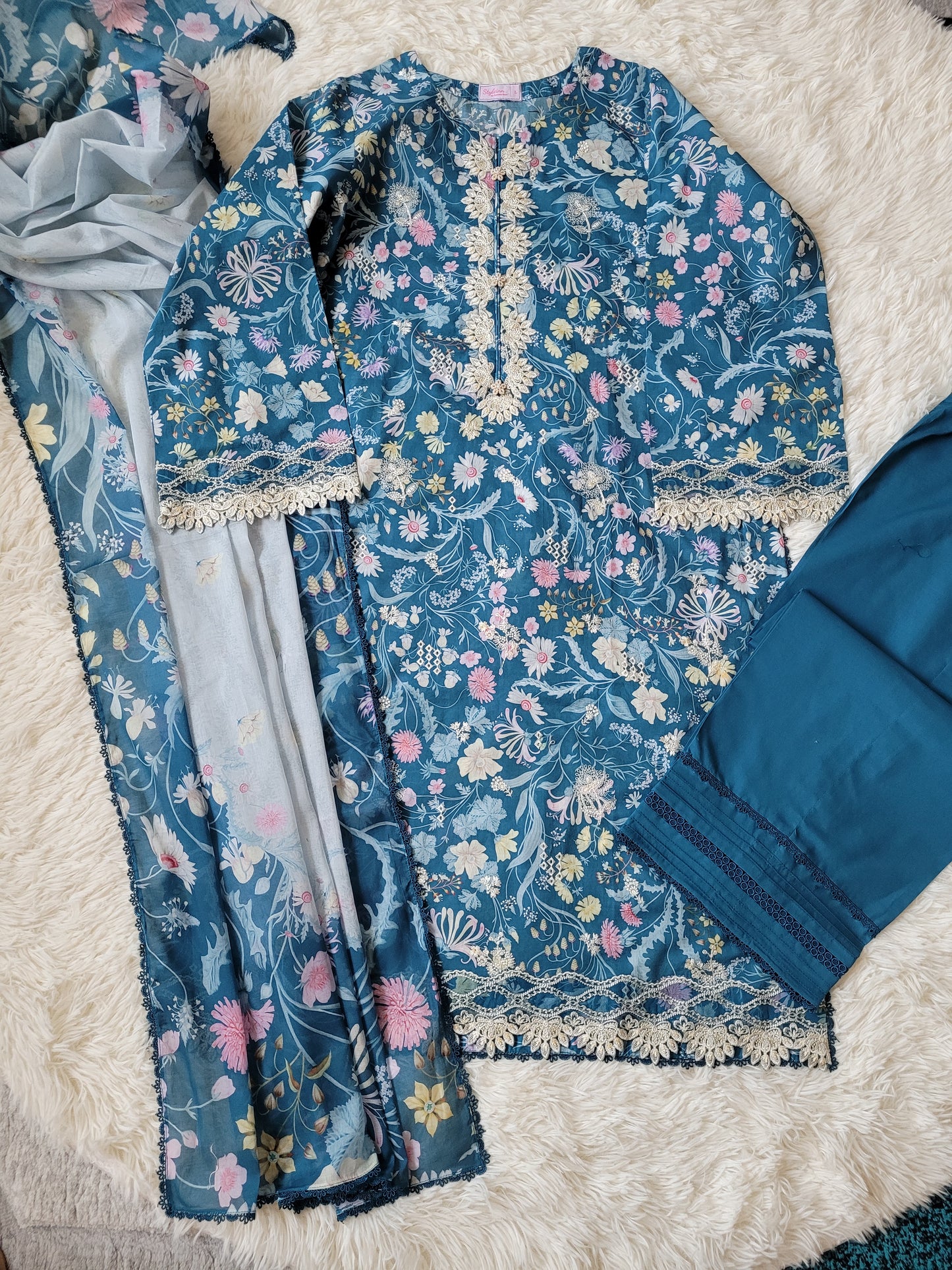 Qalamkar Teal Dream: Floral Lawn Three-Piece Suit