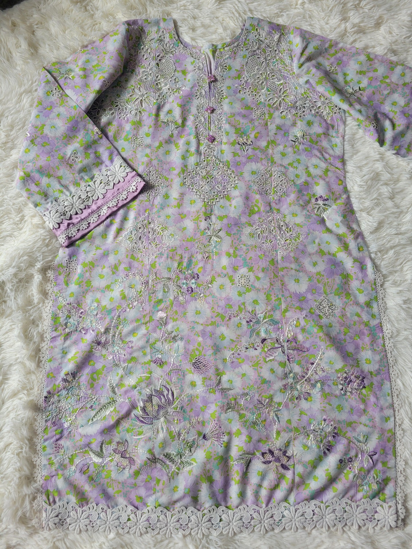 Zaha Lilac Blossom: Embroidered Chikankari Lawn Three-Piece Suit