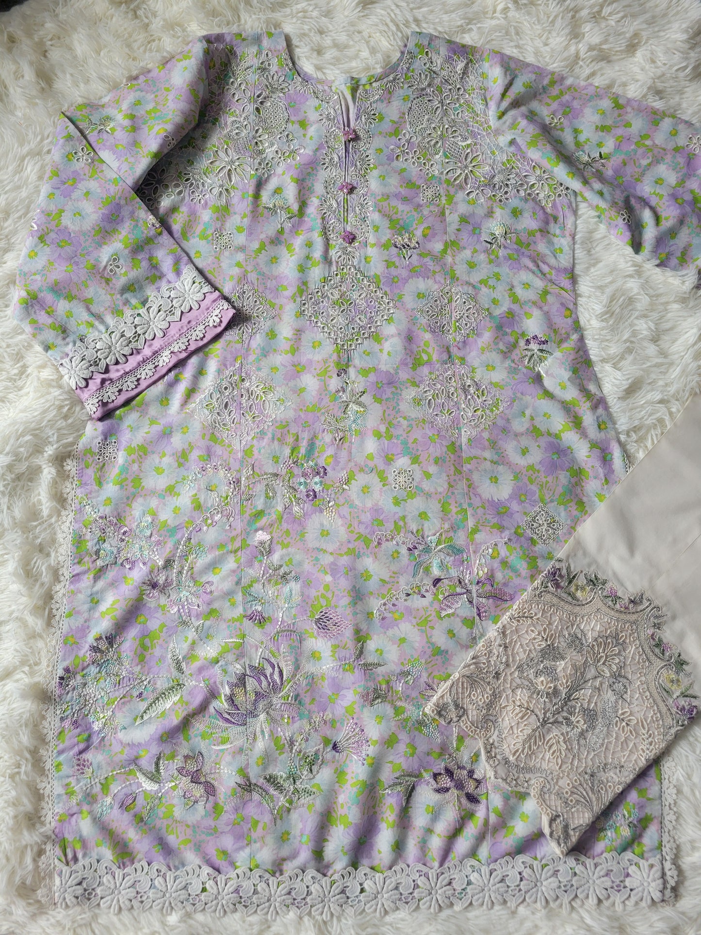 Zaha Lilac Blossom: Embroidered Chikankari Lawn Three-Piece Suit