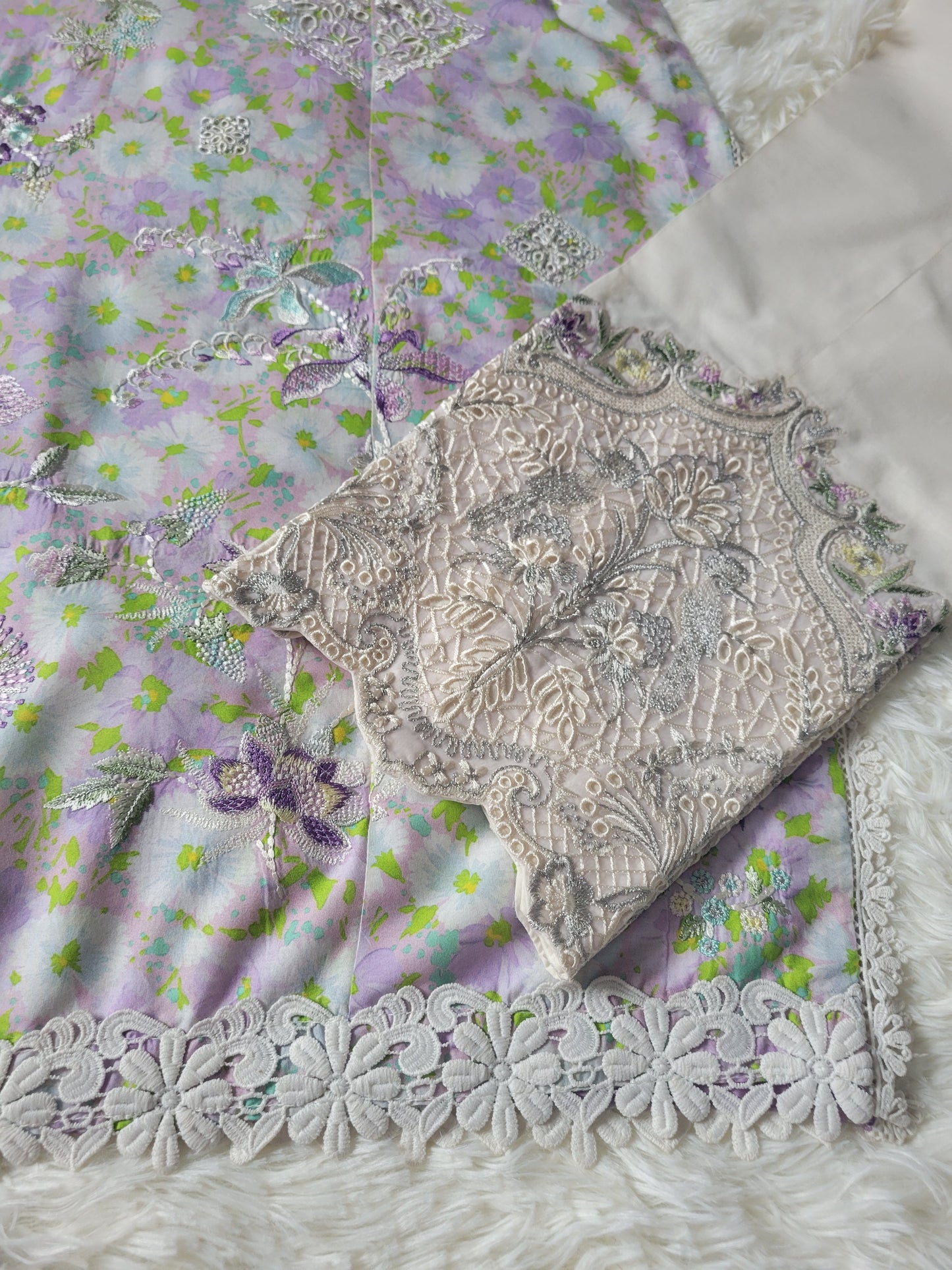 Zaha Lilac Blossom: Embroidered Chikankari Lawn Three-Piece Suit