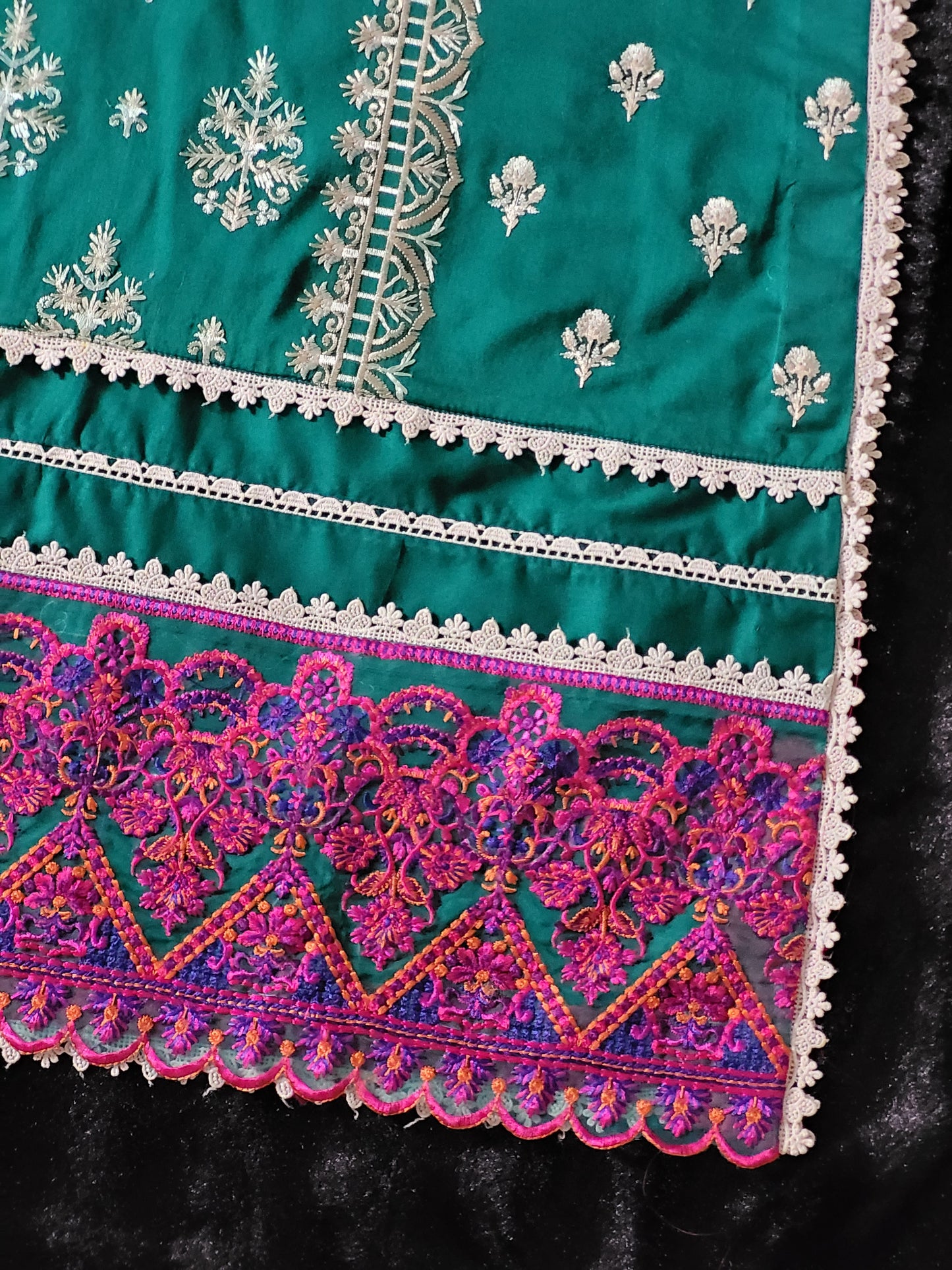 Zainab Chotani Embroidered Lawn Suit with Printed Chiffon Dupatta