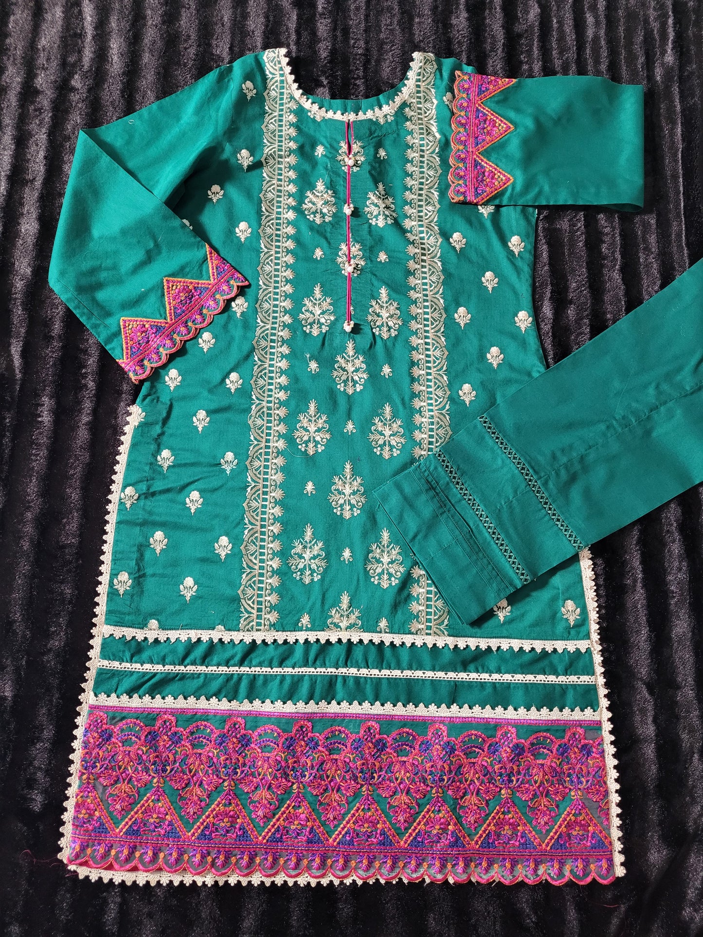 Zainab Chotani Embroidered Lawn Suit with Printed Chiffon Dupatta