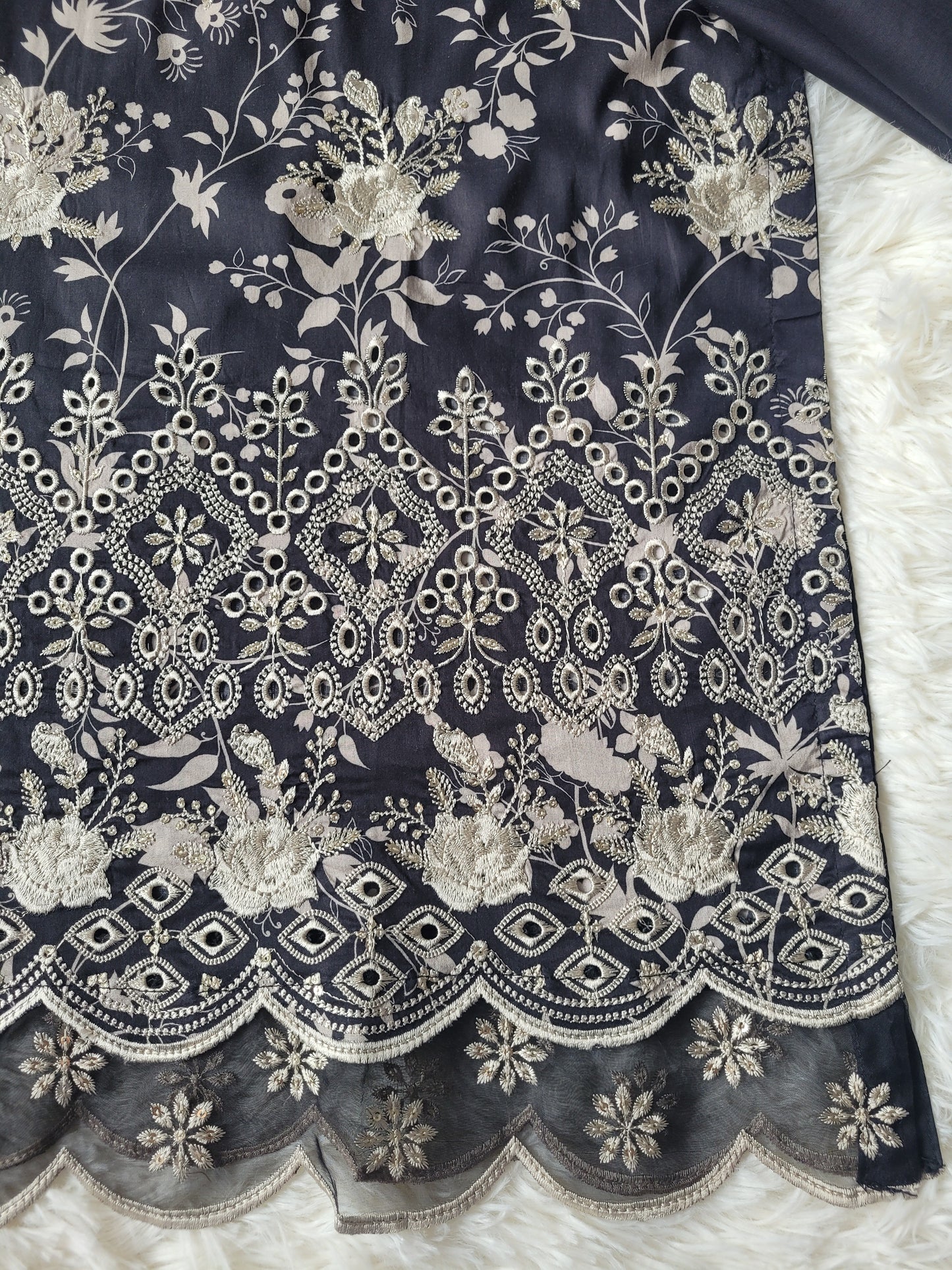 Bin Saeed Noir Elegance: Printed Lawn Suit with Scalloped Details