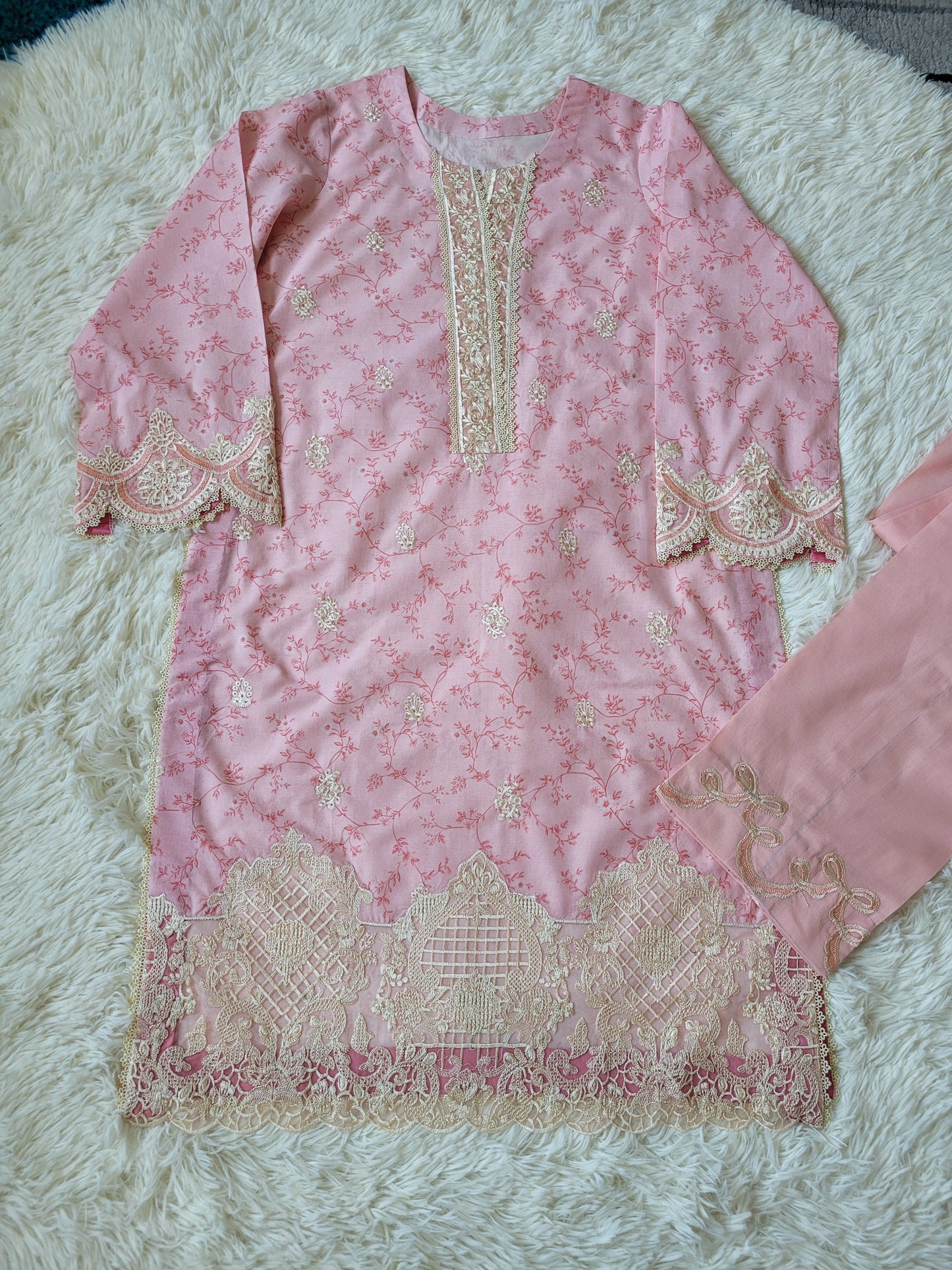 Faiza Faisal Blush: Printed Lawn Suit with Floral Dupatta