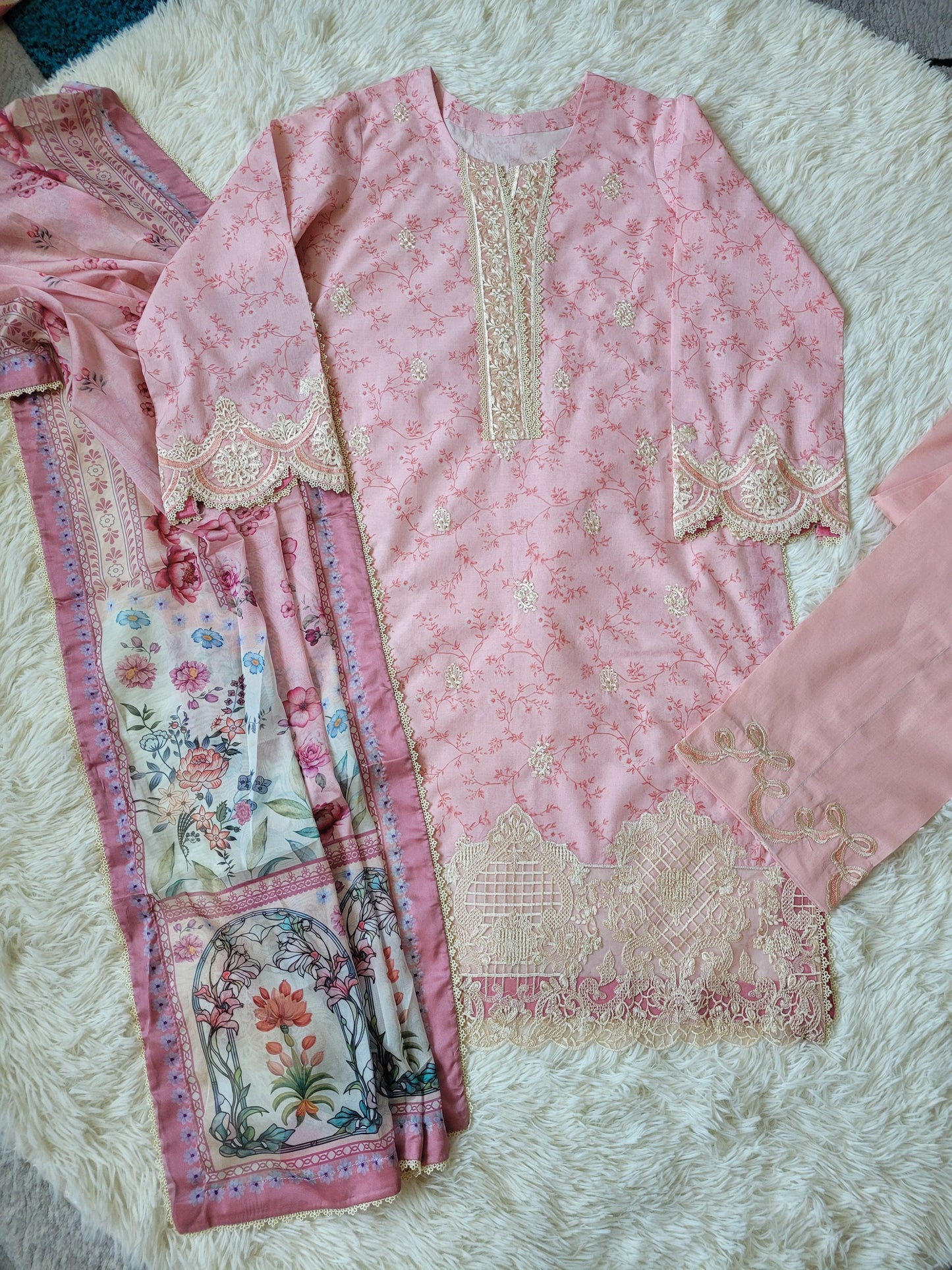 Faiza Faisal Blush: Printed Lawn Suit with Floral Dupatta