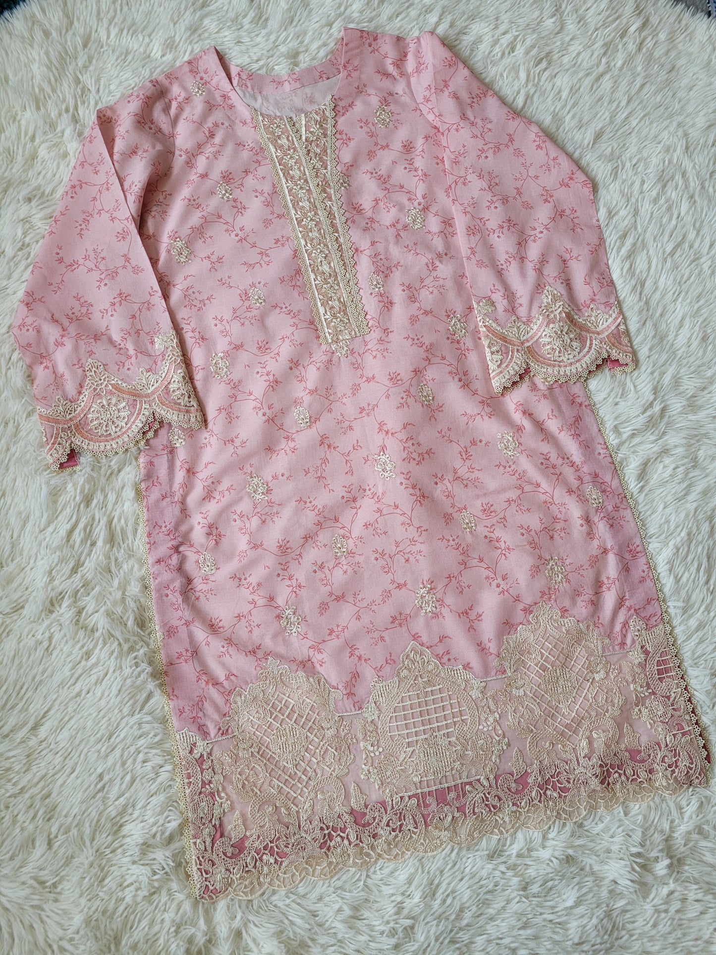 Faiza Faisal Blush: Printed Lawn Suit with Floral Dupatta