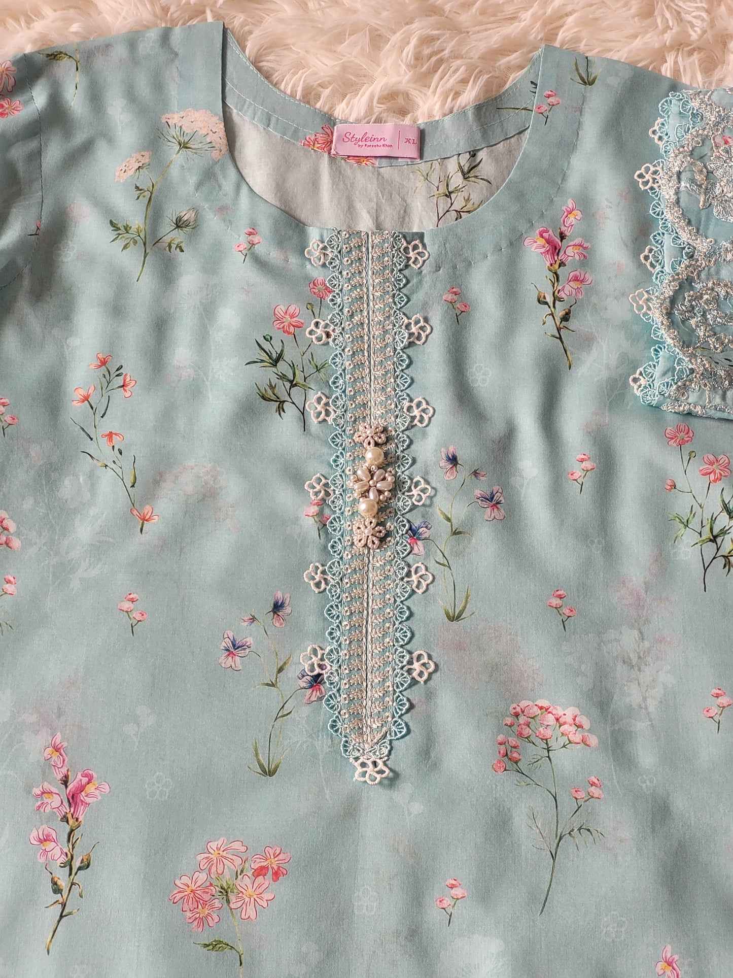 Qalamkar Ferozi Whisper: Printed Suit with Delicate Lace and Floral Dupatta