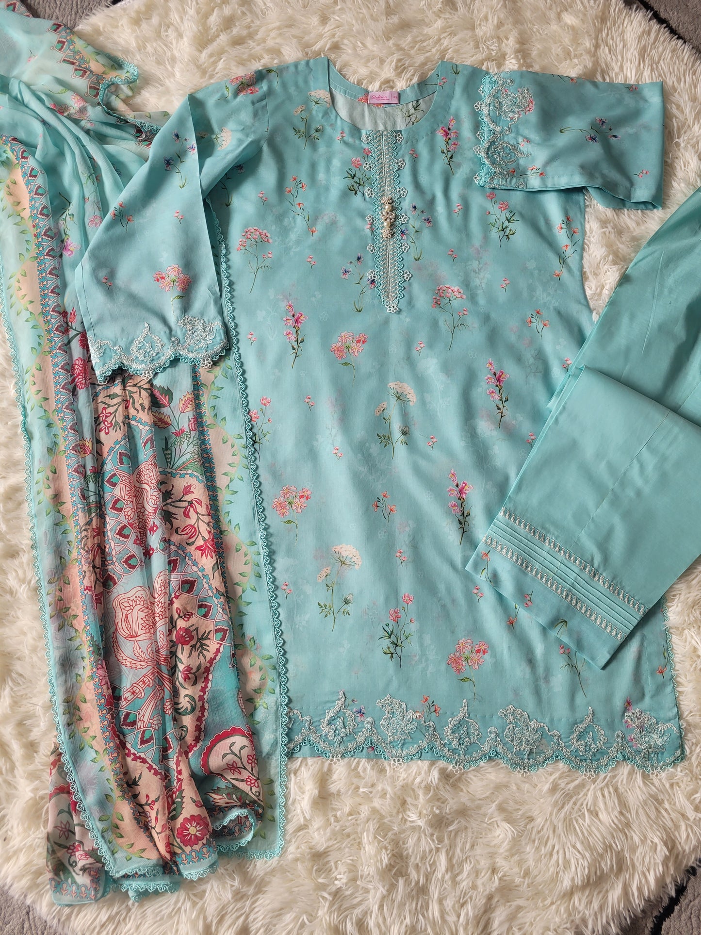 Qalamkar Ferozi Whisper: Printed Suit with Delicate Lace and Floral Dupatta