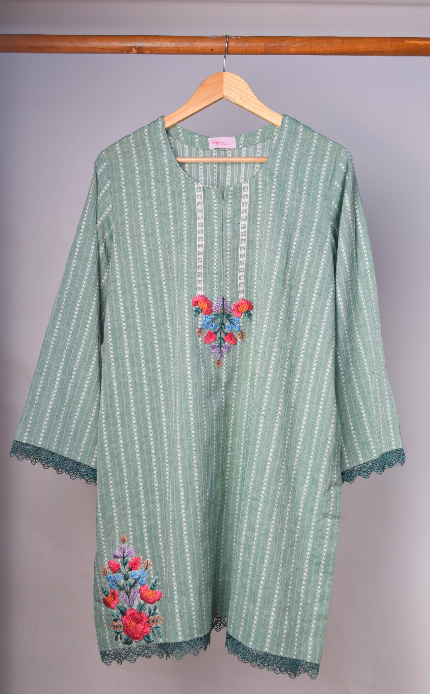 Sage Green Embroidered Cotton Kurta with Floral Applique